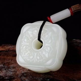 翡翠连年有余 & 和田玉大怀古扣