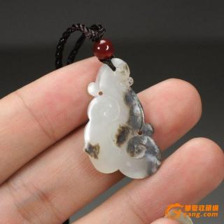 和田玉俄料黑皮白玉挂件如意