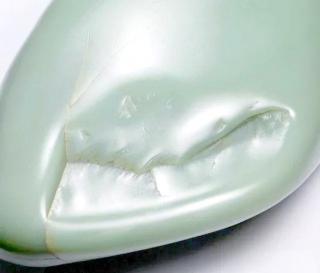 沙枣青籽料:一种独特的新疆和田玉种类