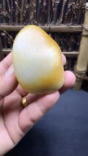 刚收的新疆和田玉籽料原石,纯天然撒金皮,后边带点石僵,僵变,出细肉